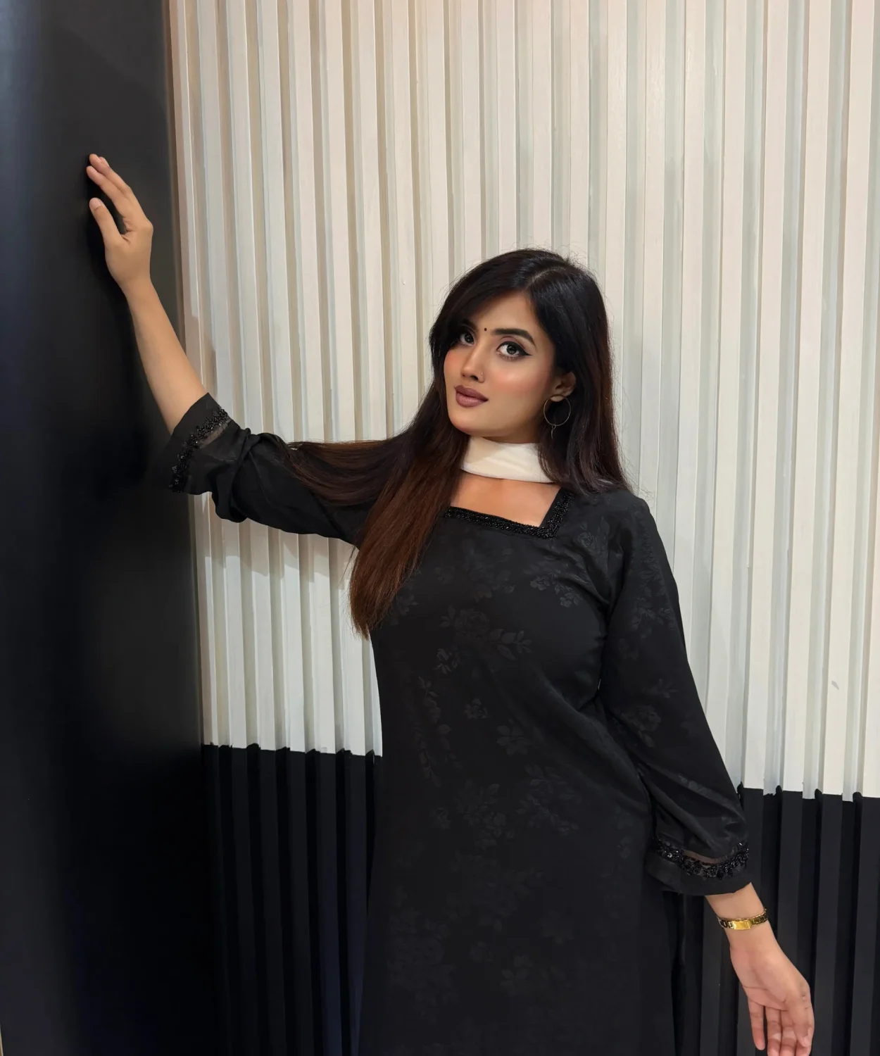 Midnight Bloom Self-Jacquard Kameez
